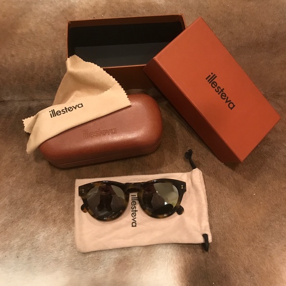 Illesteva Accessories - Illesteva Leonard Round Tortoise Sunglasses